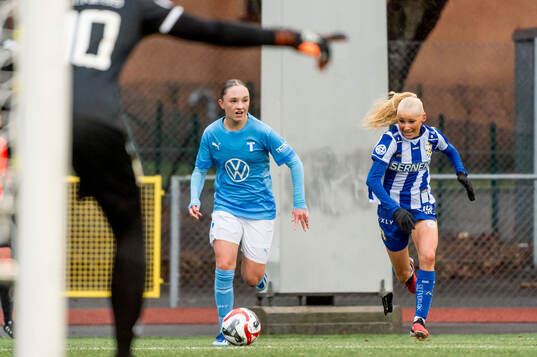 Malmö FFs Nova Rolfsson och IFK Göteborgs Leia Molund