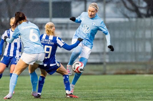 Malmö FFs Rebecka Holm och IFK Göteborgs Leia Molund