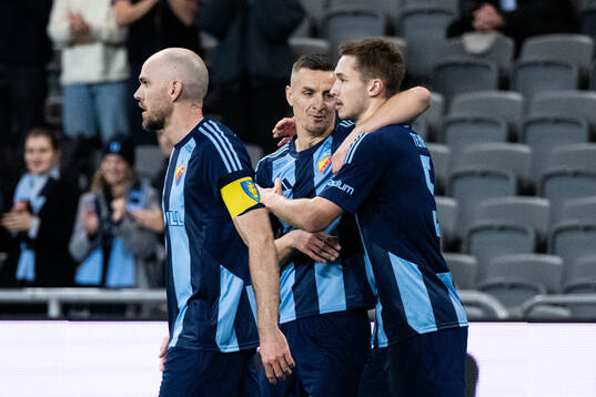 Djurgårdens Miro Tenho jublar med Marcus Danielson och