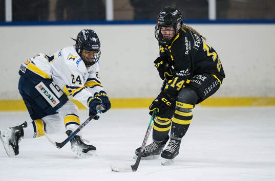 HV71s Ella Lind och AIKs Nikola Dyckova