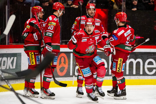 MoDos Mikkel Aagaard jublar