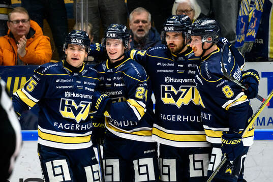HV71s Radan Lenc, Oscar Fisker Molgaard, Oliwer Kaski och