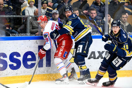 Timrås Erik Andersson och HV71s Fredrik Forsberg