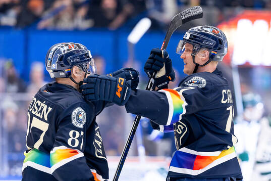 Växjös Robert Rosén och Gabriel Carlsson jublar