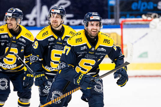 Södertäljes Amil Krupic jublar 2-1 målet