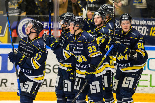 HV71s Måns Lindbäck  jublar