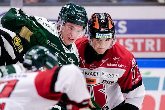 Färjestads Oscar Lawner och Örebros Oliver Eklind