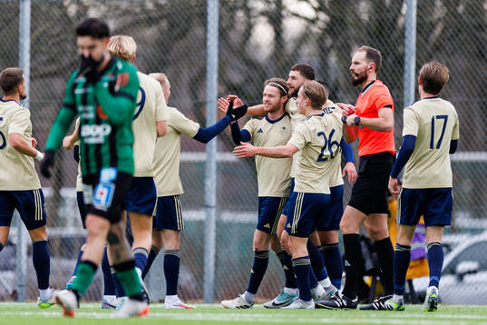 Östers IFs spelare jublar efter 0-1