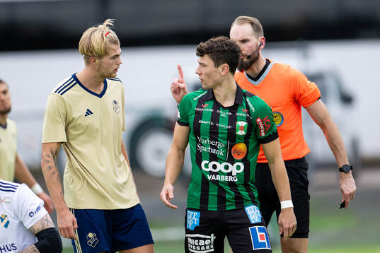 Östers IFs Mattis Adolfsson och Varbergs Mads Borchers