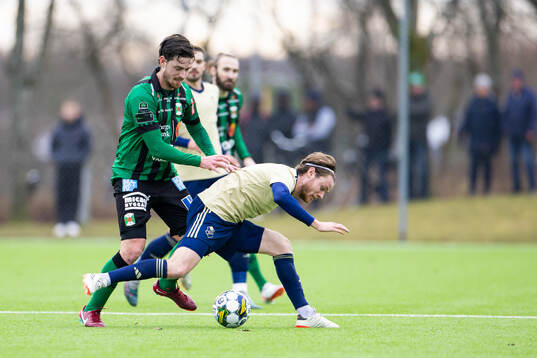 Varbergs Robin Tranberg och Östers IFs Daniel Ljung