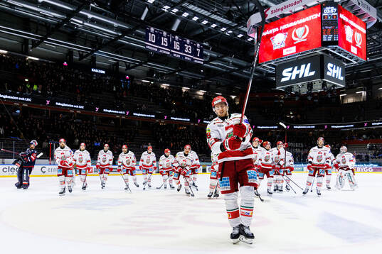 MoDos Johan Södergran jublar