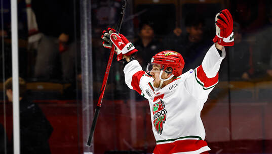 MoDos Johan Södergran jublar