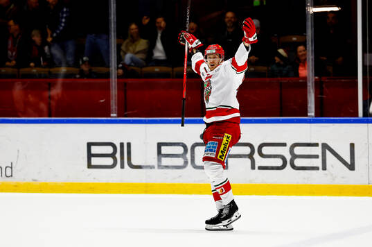 MoDos Johan Södergran jublar