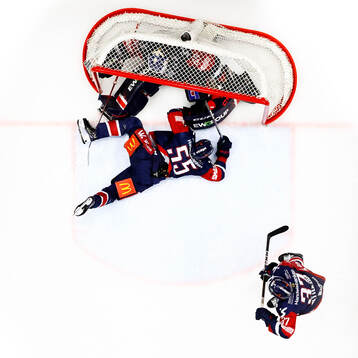 Linköpings Arvid Aronsson och målvakt Marcus Högberg