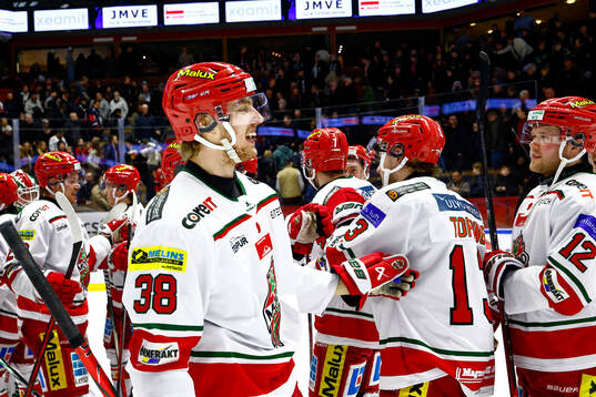 MoDos Johan Södergran jublar