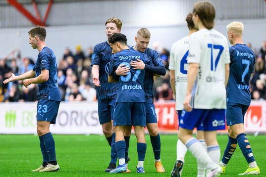 Malmö FFs Adrian Skogmar och Sebastian Jörgensen  jublar efter 0-2