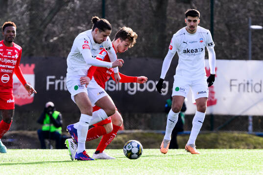 Helsingborgs Ervin Gigovic och Värnamos Carl Johansson