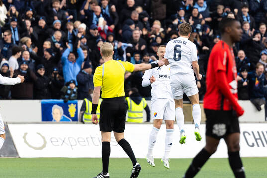 Djurgårdens Rasmus Schuller jublar