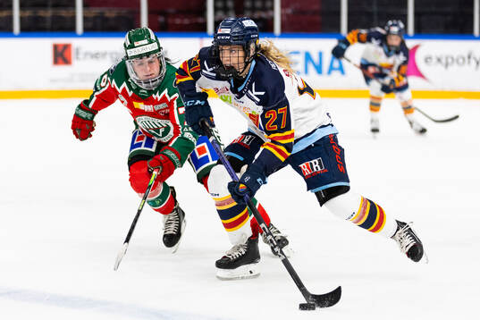 Frölundas Liliane Perreault och Djurgårdens Alice Wallin