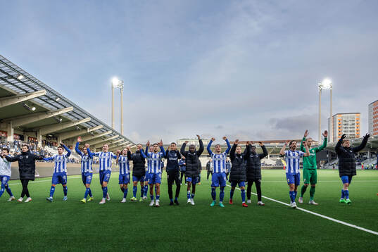 IFK Göteborgs spelare tackar publiken