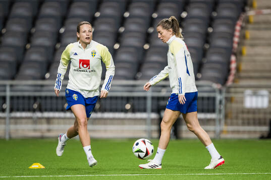 Anna Anvegård and Linda Sembrant of Sweden