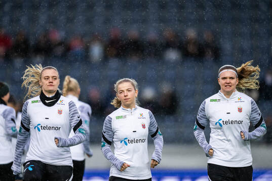 Mathilde Hauge Harviken, Justine Kvaleng Kielland and Signe