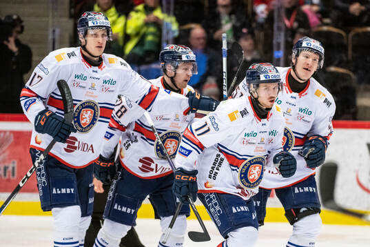 Växjös Kalle Kossila jublar