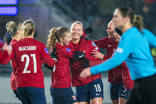 Frida Leonhardsen Maanum of Norway celebrates