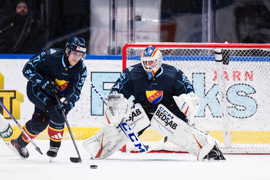 Djurgårdens John Norman och målvakt Hugo Hävelid
