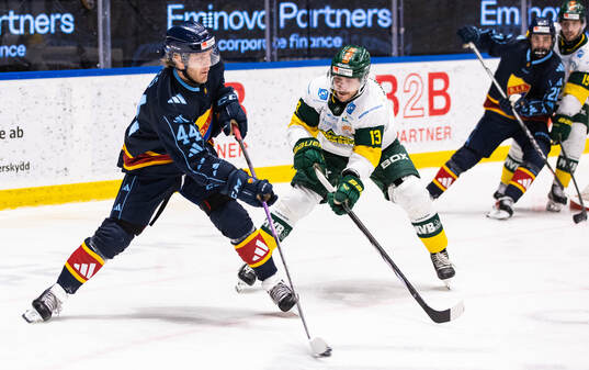 Djurgårdens Olle Liss och Björklövens Fredric Andersson