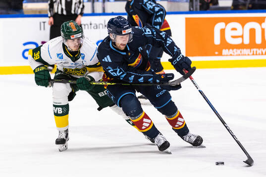 Björklövens Joel Mustonen och Djurgårdens Wiktor Nilsson