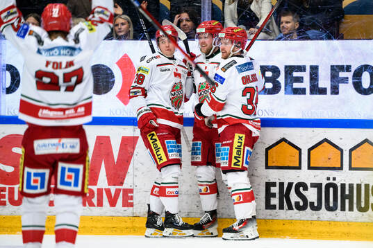 MoDos Oscar Pettersson jublar