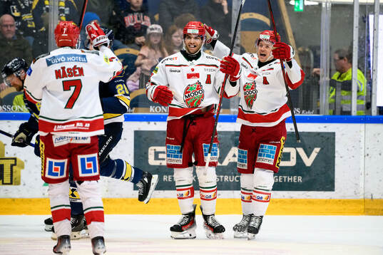 MoDos Josh Dickinson jublar