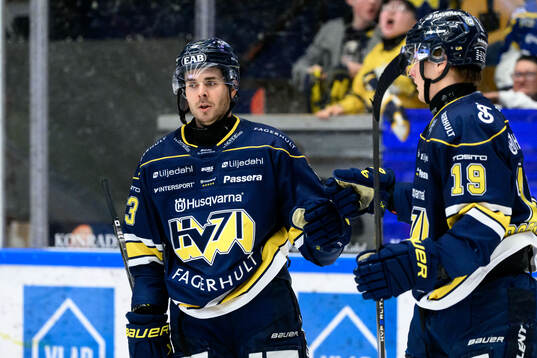 HV71s Nicholas Shore jublar