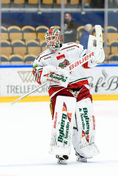 MoDos målvakt Lassi Lehtinen jublar