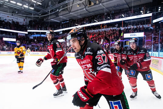 Örebros Glenn Gustafsson jublar