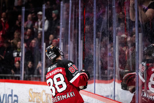 Örebros Jonathan Lekkerimäki jublar