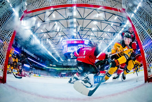 Örebros målvakt Jhonas Enroth, Linus Arnesson och Luleås