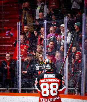 Örebros Jonathan Lekkerimäki är glad