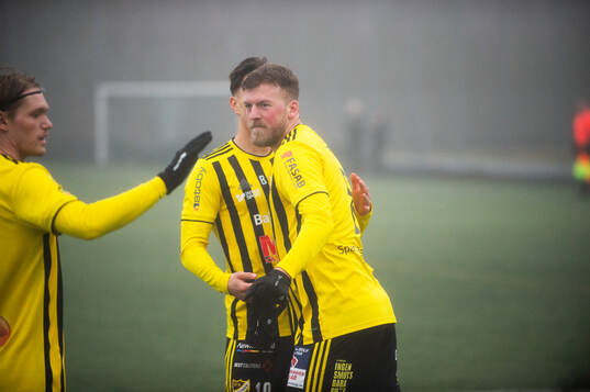 IFK Hässleholms Teddy Bergqvist har gjort 1-0. Teddy gjorde hattrick på en kvart i matchens inledning i träningsmatchen mellan IFK Hässleholm och Nosaby IF i Hässleholm 25 mars 2024.
