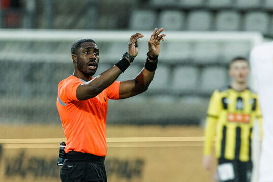 Domare Fredrik Oppong