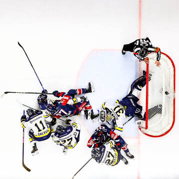 Slagsmål mellan HV71s Victor Sjöholm och Linköpings