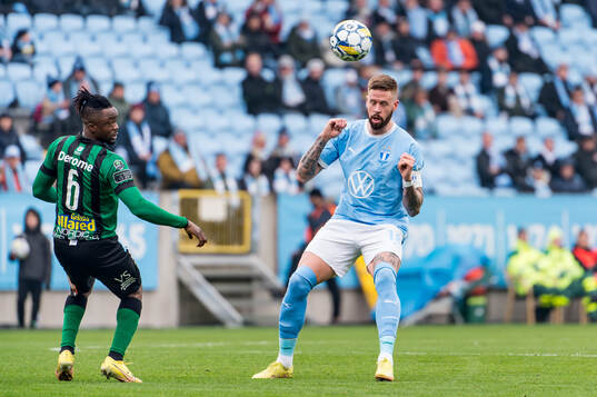 Malmö FFs Pontus Jansson och Varbergs Azeez Temitope Yusuf