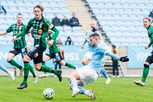 Malmö FFs Gabriel Busanello och Varbergs Joakim Lindner