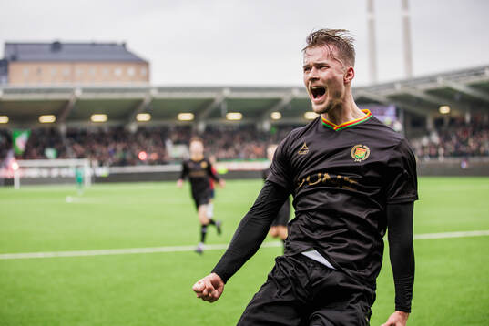 GAISs Alexander Ahl Holmström jublar efter 1-0 målet