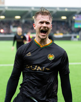 GAIS Alexander Ahl Holmström jublar efter 1-0