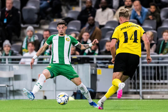 Hammarbys Viktor Djukanovic och Mjällbys Herman Johansson