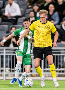 Hammarbys Viktor Djukanovic och Mjällbys Herman Johansson