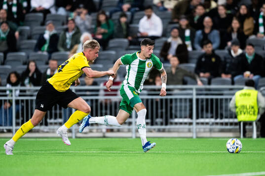 Mjällbys Herman Johansson och Hammarbys Viktor Djukanovic