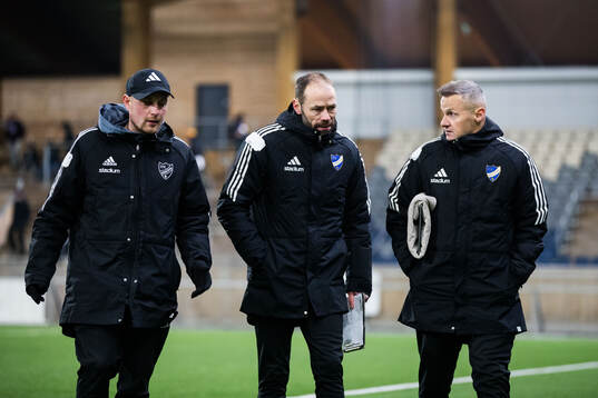IFK Norrköpings assisterande tränare Fredrik Landén, tränare Andreas Alm och assisterande tränare Azrudin Valentic